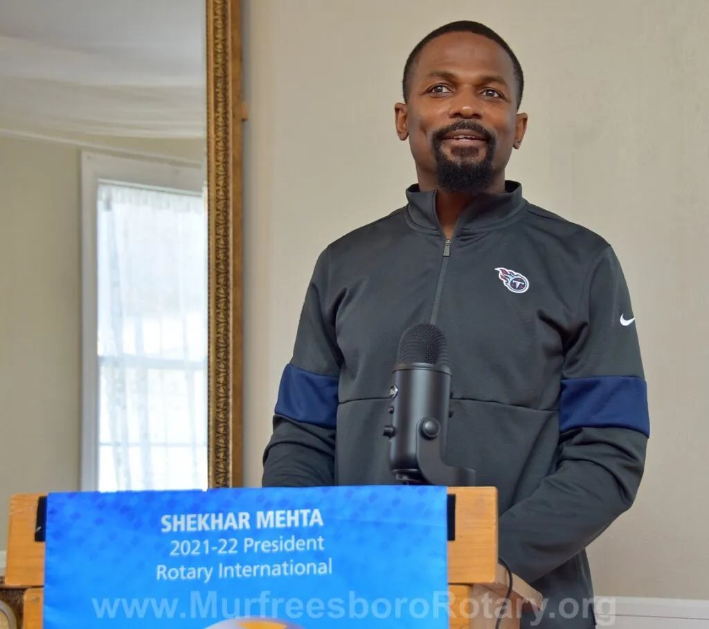 Coach Anthony Midgett of the Tennessee Titans